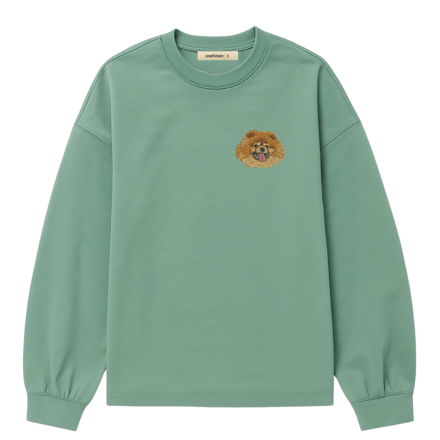 Producto plano de sudadera personalizada con cara de mascota bordada