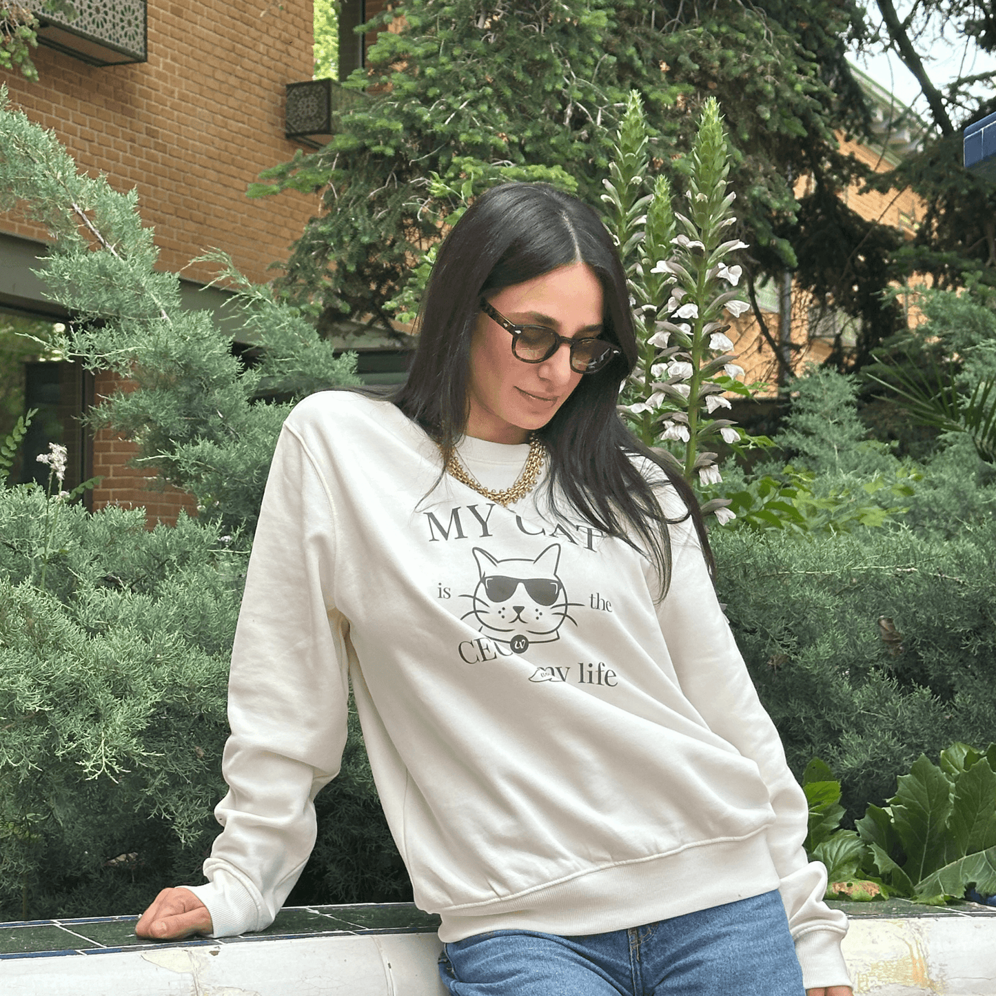Sudadera unisex para cat lovers con frase “My cat is the CEO of my life