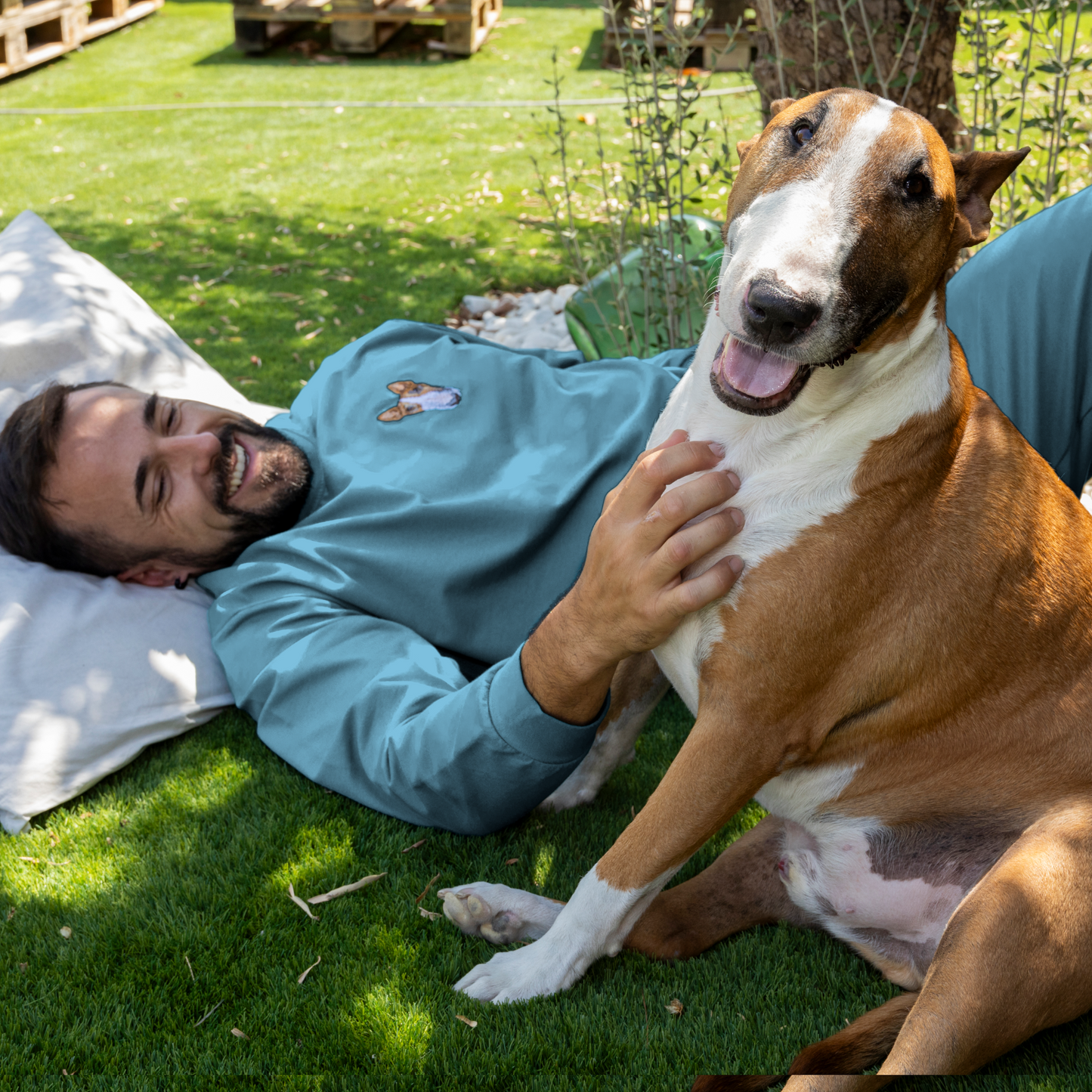 Sudadera hombre personalizada con cara bordada de 1 mascota Woofwearz