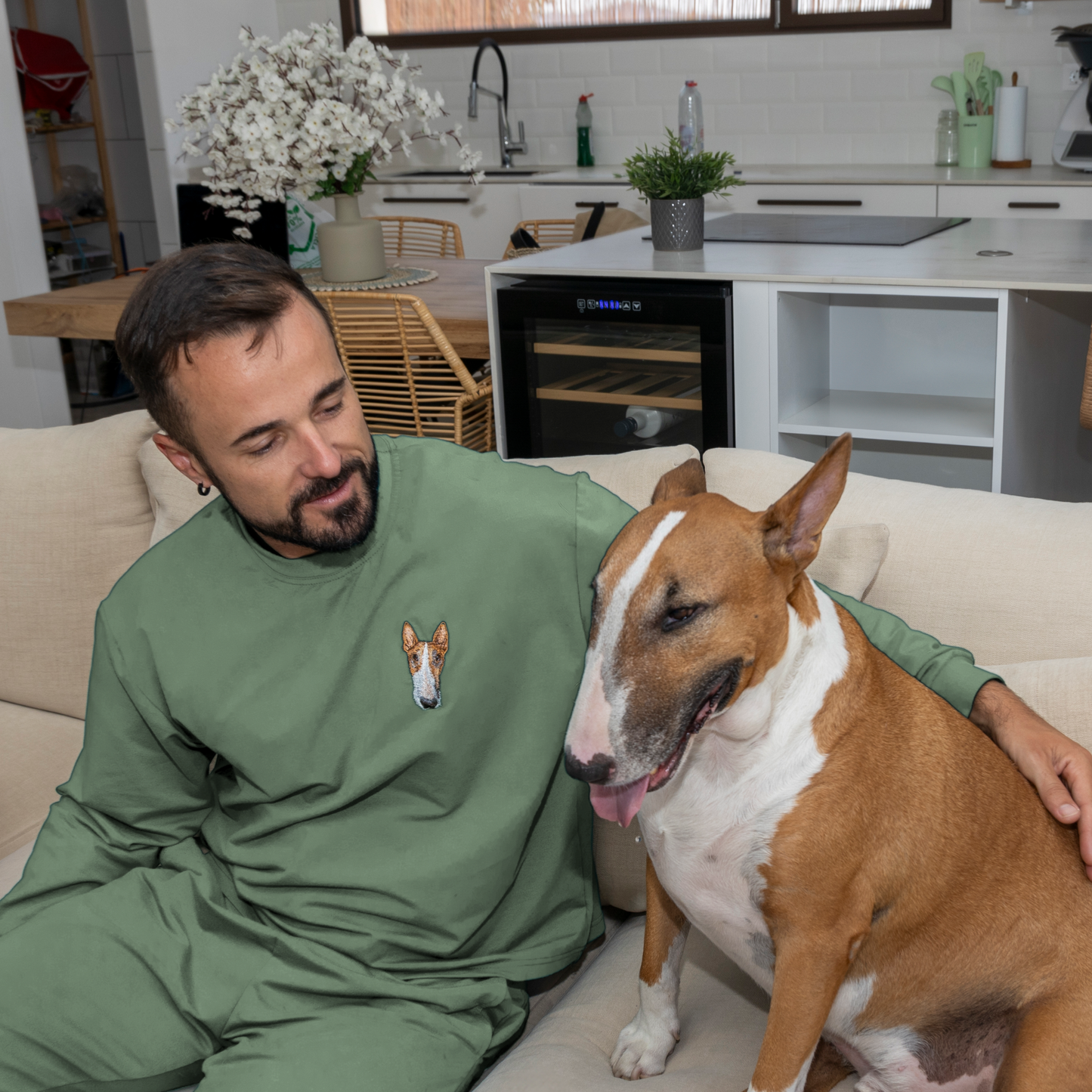 Sudadera hombre personalizada con cara bordada de 1 mascota Woofwearz