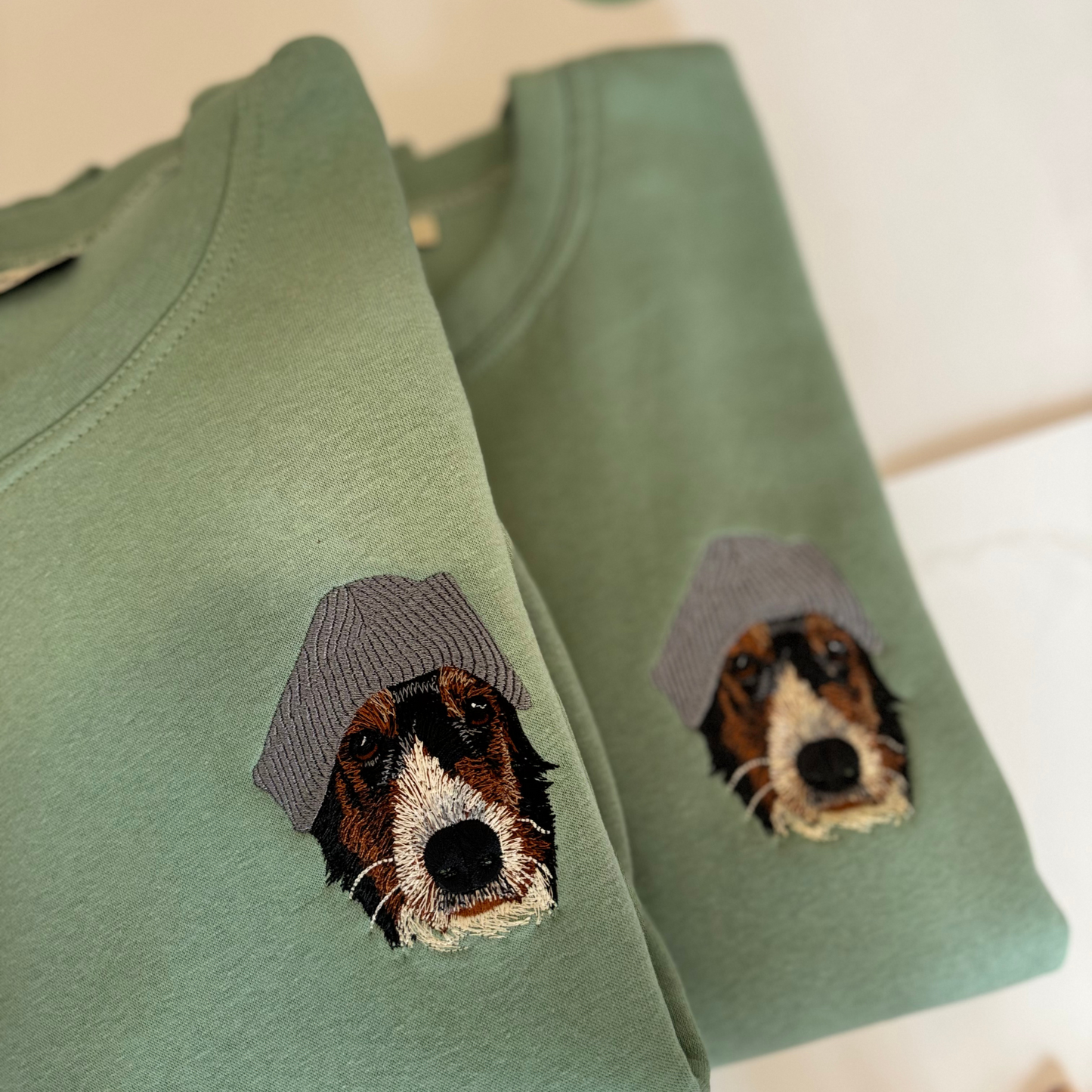Sudadera hombre personalizada con cara bordada de 1 mascota Woofwearz