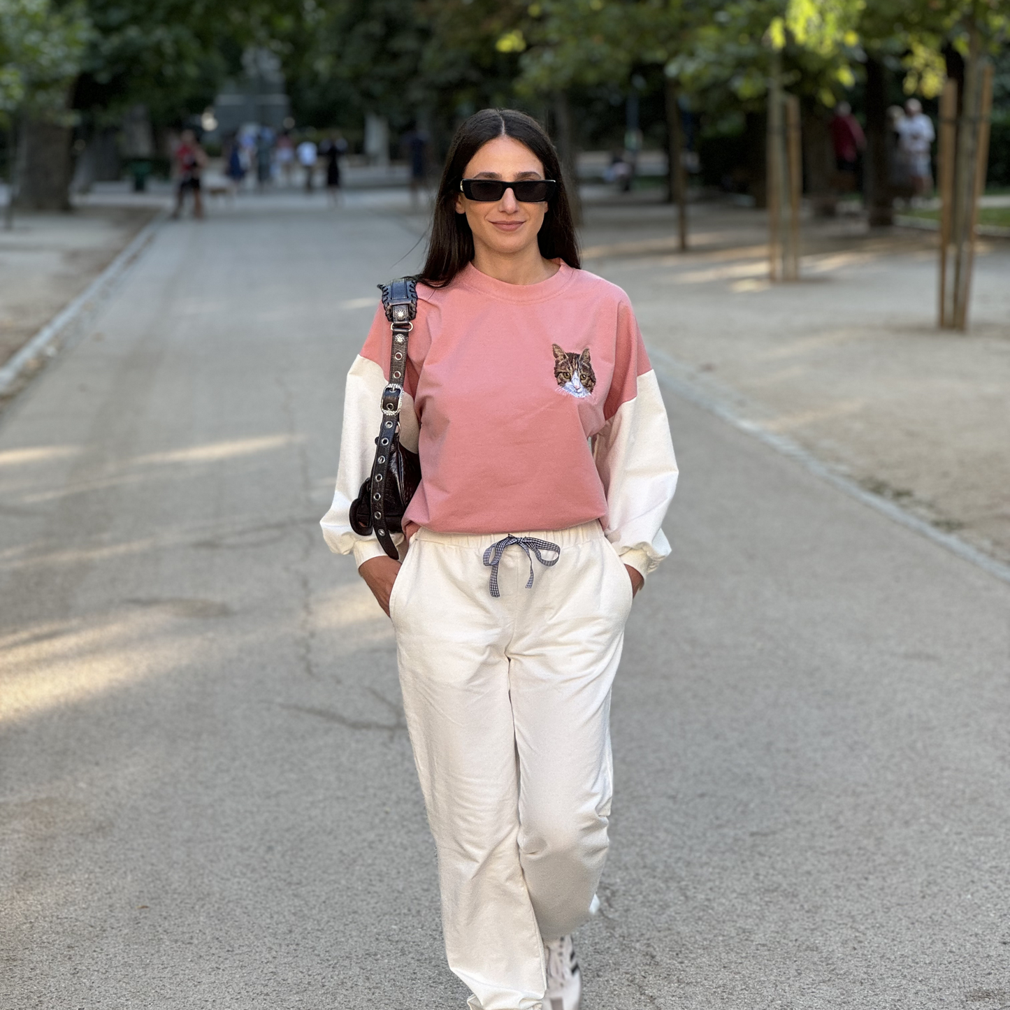 Set comfy mujer con cara bordada de perro – diseño hecho a pedido