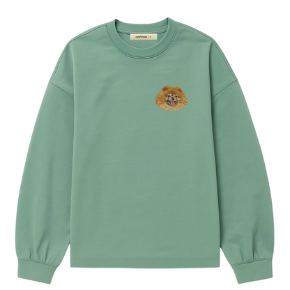 Producto plano de sudadera personalizada con cara de mascota bordada