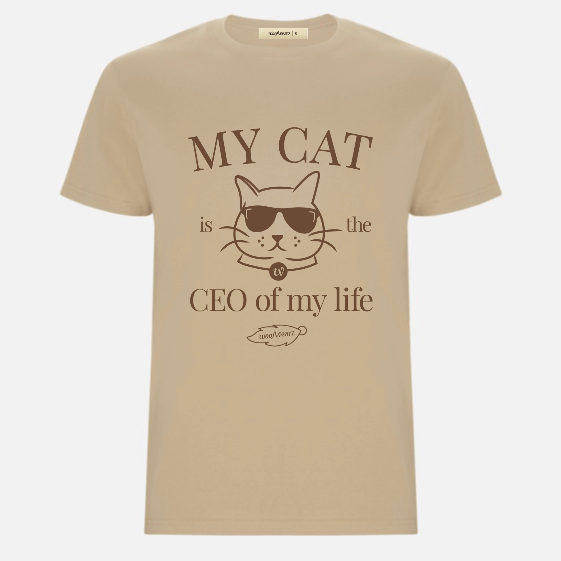 Camiseta arena Cat Lover con frase “My cat is the CEO of my life” estampada