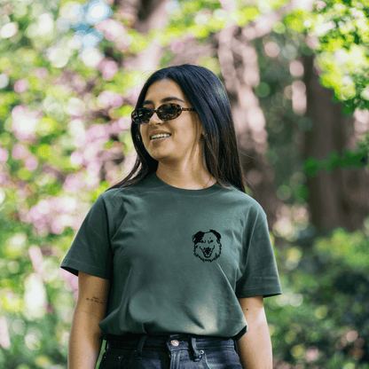 Camiseta minimalista personalizada con bordado de mascota en el pecho