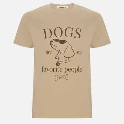 Vista frontal de camiseta Woofwearz con frase sobre perros raza teckel